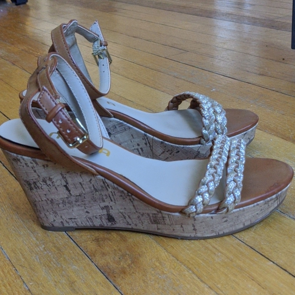 Unisa wedge sandals NWOT
